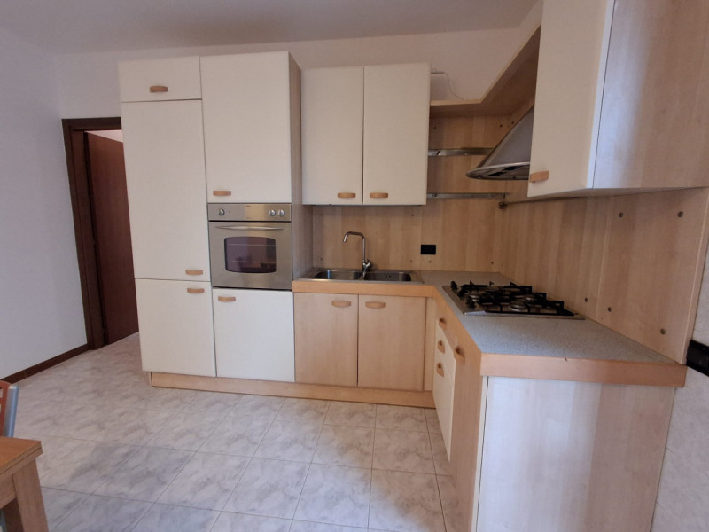 MONSELICE: in contesto tranquillo e comodo al centro del paese, appartamento al primo piano arred...