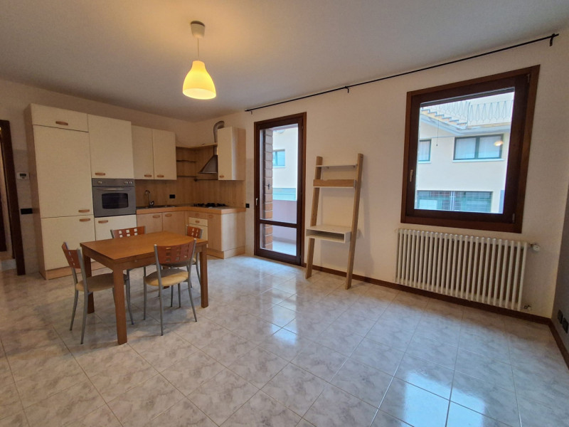 MONSELICE: in contesto tranquillo e comodo al centro del paese, appartamento al primo piano arred...