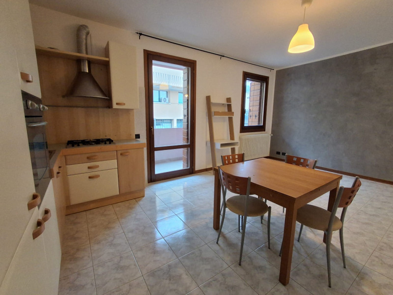 MONSELICE: in contesto tranquillo e comodo al centro del paese, appartamento al primo piano arred...