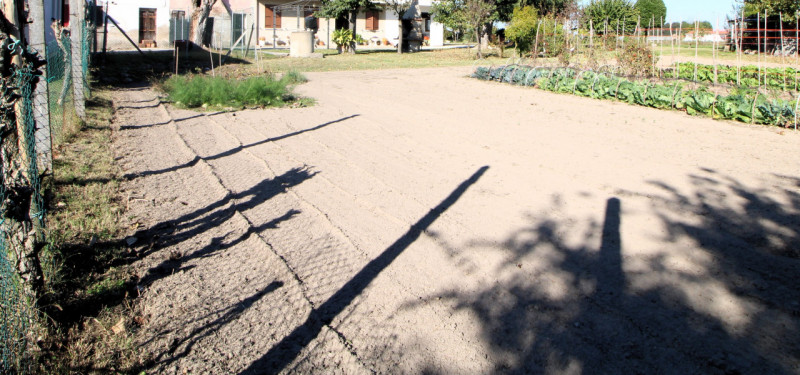 MONSELICE: in zona di campagna, comoda alla Strada Statale 16, porzione di fabbricato collabente ...
