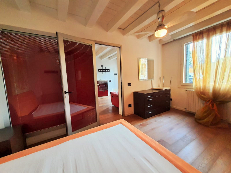 Monselice: a due passi dal centro, appartamento al piano terra con ingresso nel soggiorno con cuc...