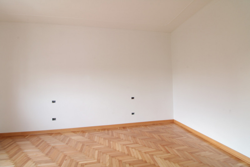 PERNUMIA: in una zona residenziale tranquilla e ben servita, proponiamo in vendita splendida porz...