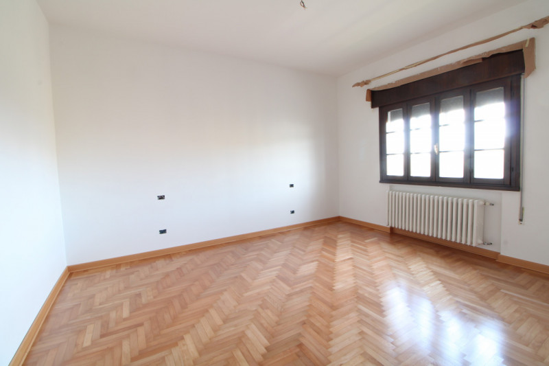 PERNUMIA: in una zona residenziale tranquilla e ben servita, proponiamo in vendita splendida porz...