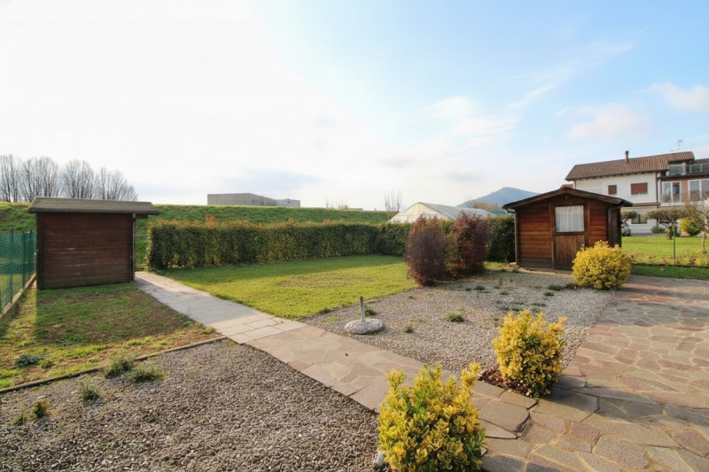 PERNUMIA: in una zona residenziale tranquilla e ben servita, proponiamo in vendita splendida porz...