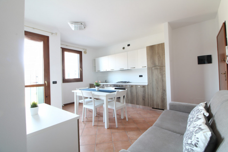 PERNUMIA: si propone appartamento arredato con garage. L'alloggio è ubicato in un contesto reside...