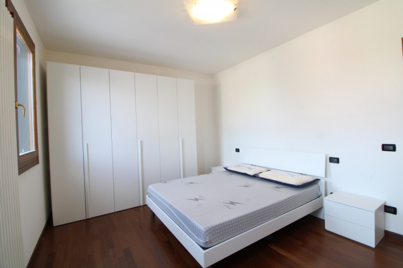 PERNUMIA: Proponiamo un appartamento situato all'ultimo piano, con ascensore, di un edificio cost...