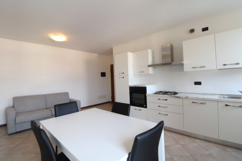 PERNUMIA: Proponiamo un appartamento situato all'ultimo piano, con ascensore, di un edificio cost...