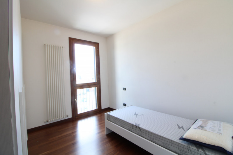 PERNUMIA: Proponiamo un appartamento situato all'ultimo piano, con ascensore, di un edificio cost...