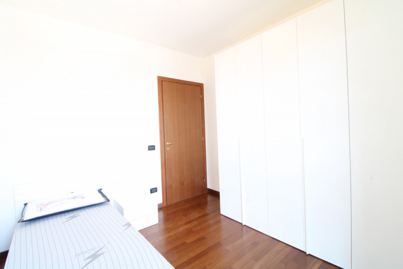 PERNUMIA: Proponiamo un appartamento situato all'ultimo piano, con ascensore, di un edificio cost...