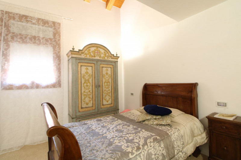 Scopri un'opportunità unica di vivere nel centro storico di Monselice! Questo affascinante appart...