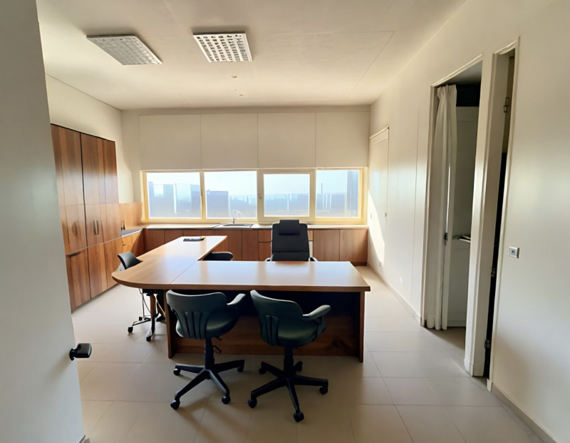 (Per INFO Stefania 3409601861) Affittasi ufficio direzionale di ampia metratura, in zona industri...