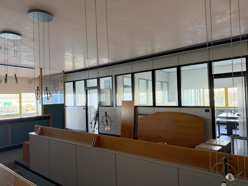 (Per INFO Stefania 3409601861) Affittasi ufficio direzionale di ampia metratura, in zona industri...