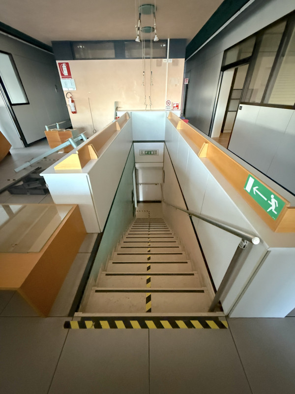 (Per INFO Stefania 3409601861) Affittasi ufficio direzionale di ampia metratura, in zona industri...