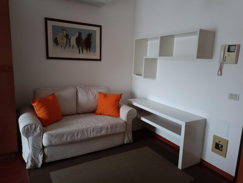 VICENZA OVEST - ZONA INTERNA: MINI APPARTAMENTO COMPLETAMENTE ARREDATO CON TERRAZZA E POSTO AUTO ...