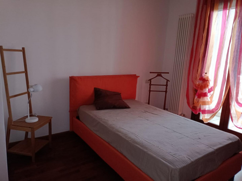 VICENZA OVEST - ZONA INTERNA: MINI APPARTAMENTO COMPLETAMENTE ARREDATO CON TERRAZZA E POSTO AUTO ...