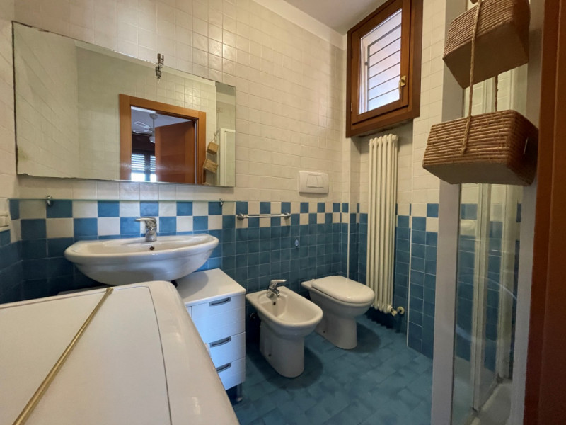 VICENZA OVEST - ZONA INTERNA: MINI APPARTAMENTO COMPLETAMENTE ARREDATO CON TERRAZZA E POSTO AUTO ...