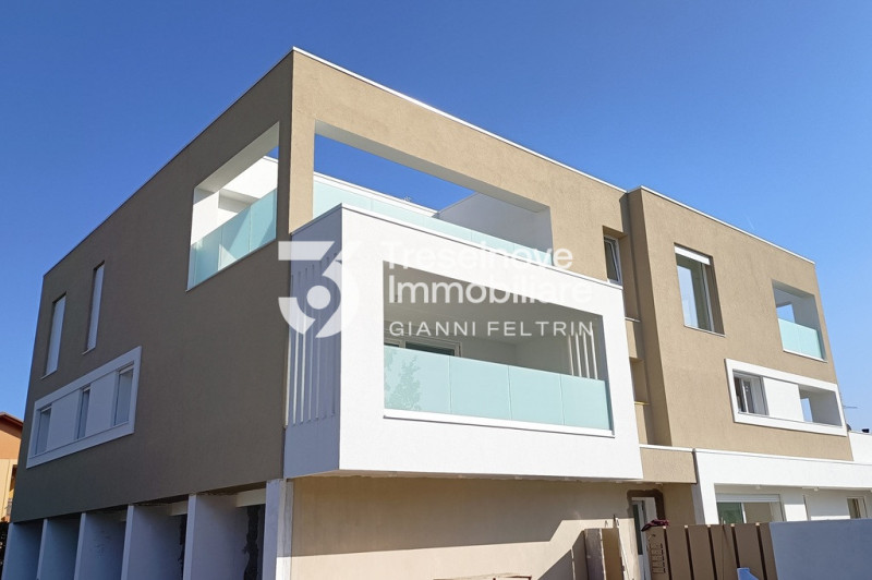 (Per INFO Feltrin ing. Gianni 3288349492) Proponiamo in vendita elegante attico di nuova costruzi...
