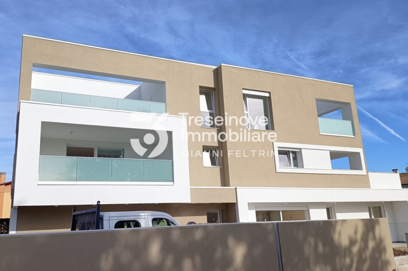 (Per INFO Feltrin ing. Gianni 3288349492) Proponiamo in vendita elegante attico di nuova costruzi...