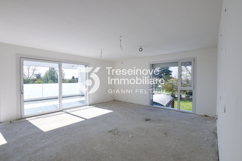 (Per INFO Feltrin ing. Gianni 3288349492) Proponiamo in vendita elegante attico di nuova costruzi...