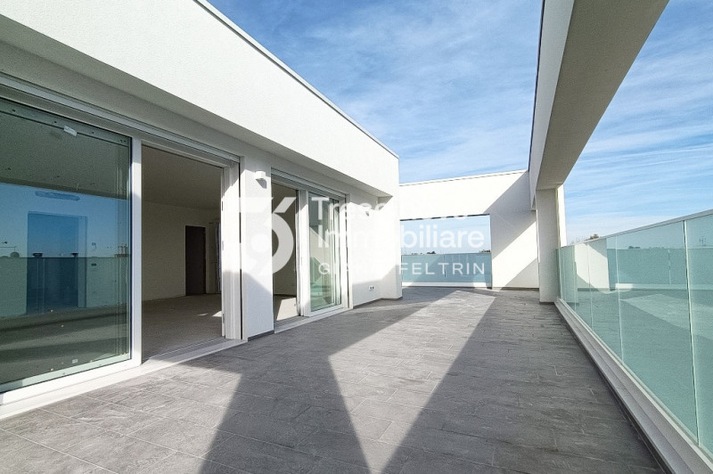 (Per INFO Feltrin ing. Gianni 3288349492) Proponiamo in vendita elegante attico di nuova costruzi...