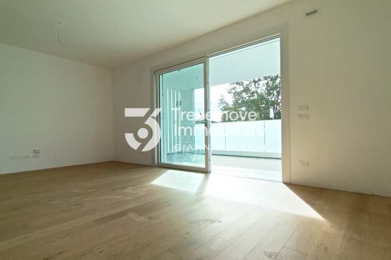 (Per INFO Feltrin ing. Gianni 3288349492) Proponiamo in vendita elegante attico di nuova costruzi...