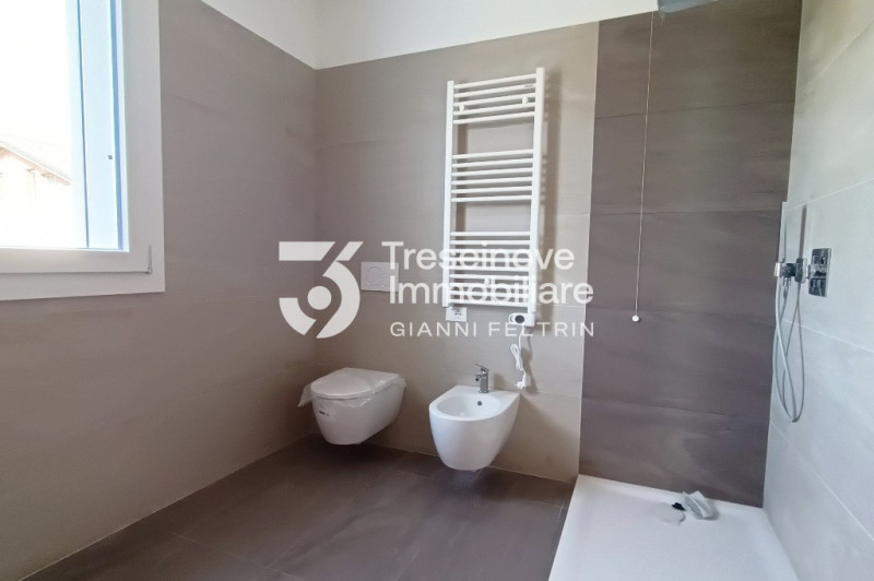 (Per INFO Feltrin ing. Gianni 3288349492) Proponiamo in vendita elegante attico di nuova costruzi...