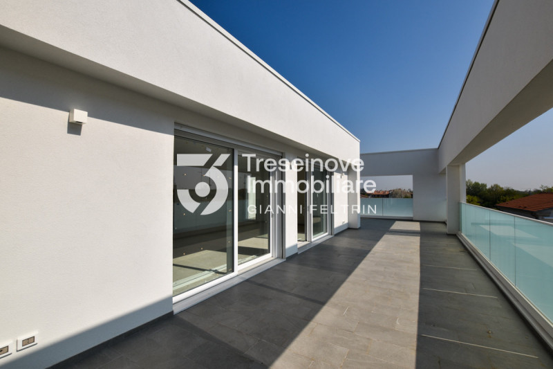 (Per INFO Feltrin ing. Gianni 3288349492) Proponiamo in vendita elegante attico di nuova costruzi...