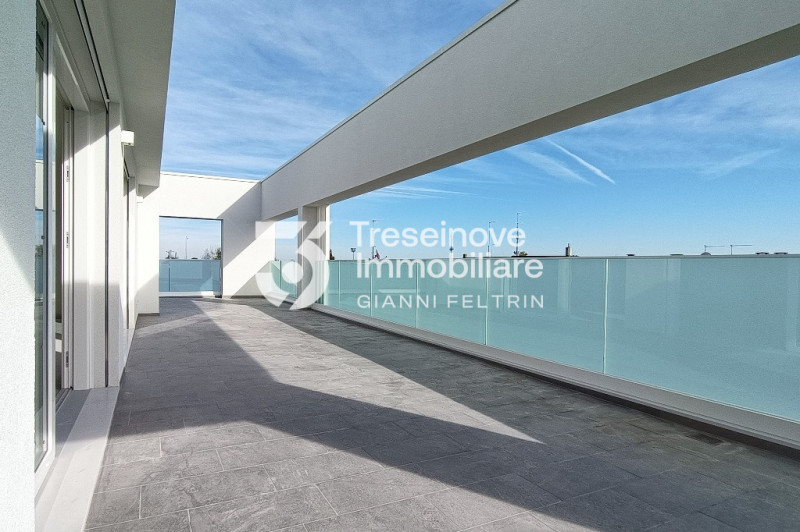 (Per INFO Feltrin ing. Gianni 3288349492) Proponiamo in vendita elegante attico di nuova costruzi...