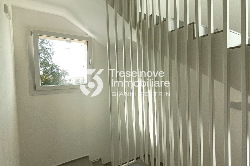(Per INFO Feltrin ing. Gianni 3288349492) Proponiamo in vendita elegante attico di nuova costruzi...