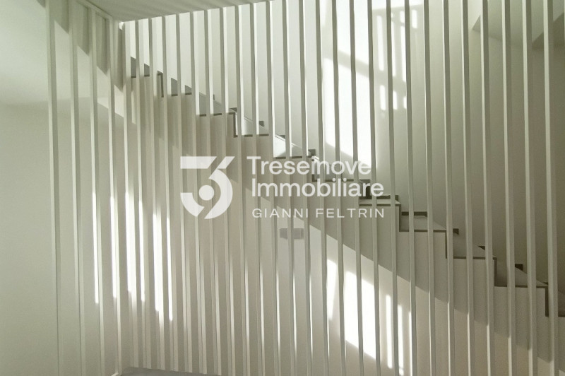 (Per INFO Feltrin ing. Gianni 3288349492) Proponiamo in vendita elegante attico di nuova costruzi...