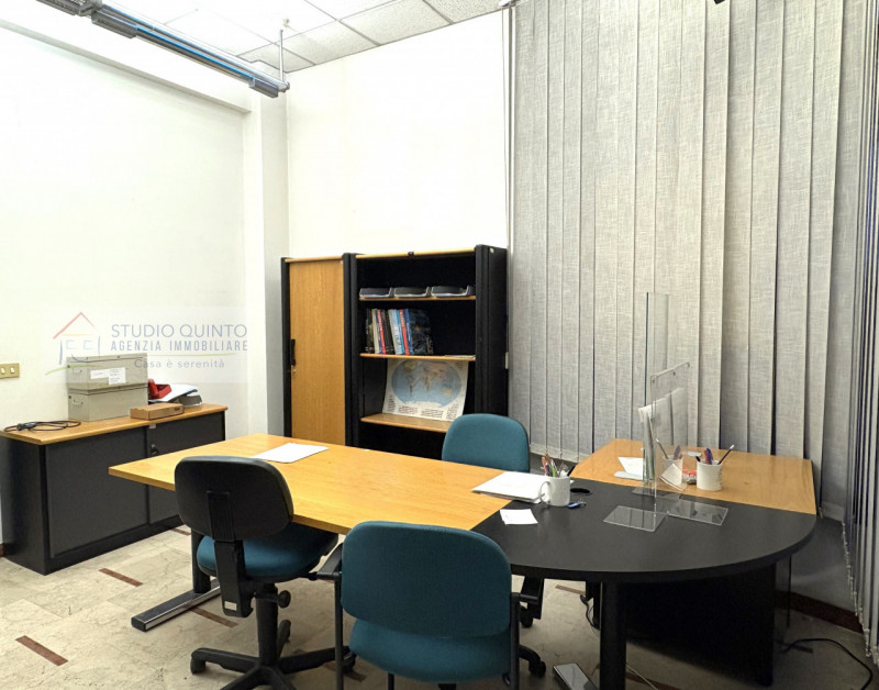 Negozio al piano terra, ad uso commerciale/direzionale, posizionato in zona strategica su strada ...