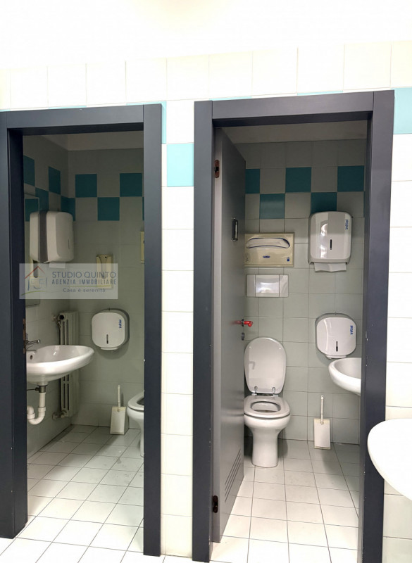 Negozio al piano terra, ad uso commerciale/direzionale, posizionato in zona strategica su strada ...