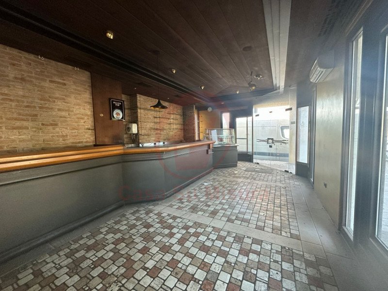 CADONEGHE LOCALE COMMERCIALE FRONTE STRADA CON PARCHEGGIO - https://images.gestionaleimmobiliare.it/foto/annunci/250123/4414383/800x800/277e2e29-caf2-48d0-9bf2-b63cafdefb23_wmk_0.jpg 