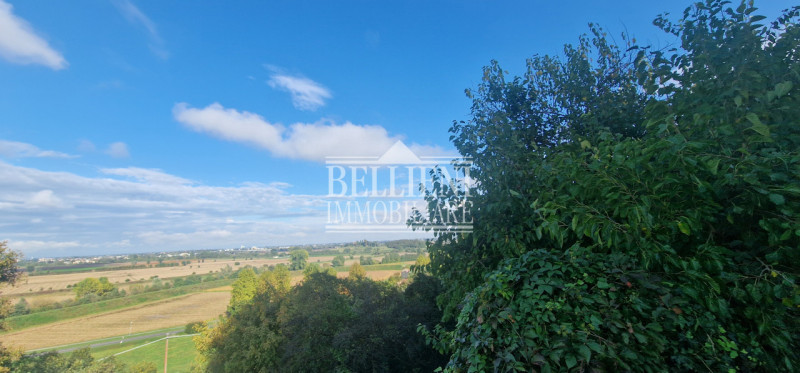 Bugano - in zona panoramica ed immersa nel verde proponiamo in vendita villa singola da ristruttu...