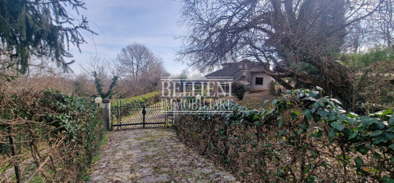 Bugano - in zona panoramica ed immersa nel verde proponiamo in vendita villa singola da ristruttu...