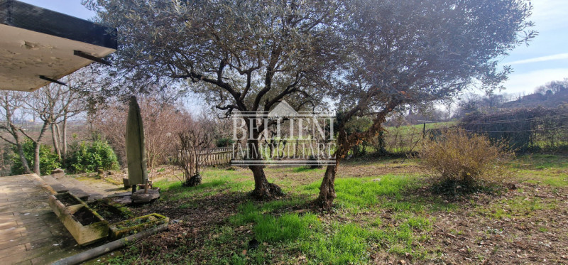 Bugano - in zona panoramica ed immersa nel verde proponiamo in vendita villa singola da ristruttu...