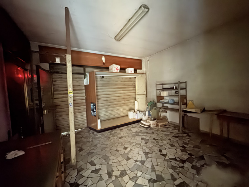 In posizione centralissima, a pochi passi dalla chiesa e inserito in un contesto di forte passagg...