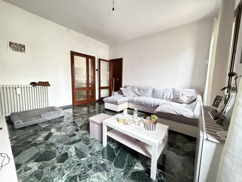 Nel cuore dei Colli Euganei, nel pienissimo centro di Torreglia, proponiamo in vendita porzione d...