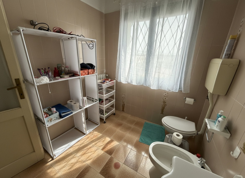 Nel cuore dei Colli Euganei, nel pienissimo centro di Torreglia, proponiamo in vendita porzione d...