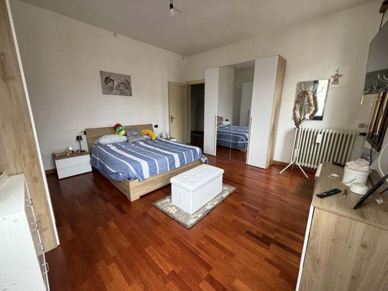 Nel cuore dei Colli Euganei, nel pienissimo centro di Torreglia, proponiamo in vendita porzione d...