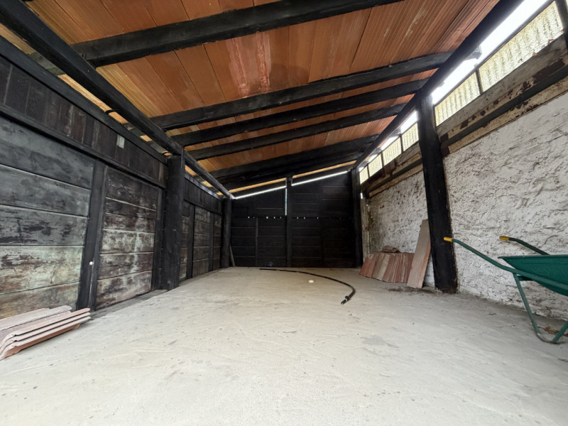 Nel cuore dei Colli Euganei, nel pienissimo centro di Torreglia, proponiamo in vendita porzione d...