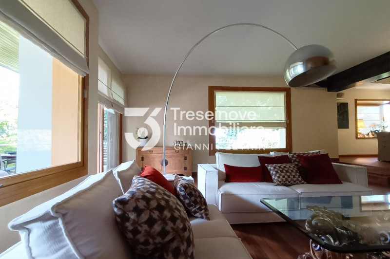 (Per INFO Feltrin ing. Gianni 3288349492) Proponiamo in vendita meravigliosa villa di design cont...