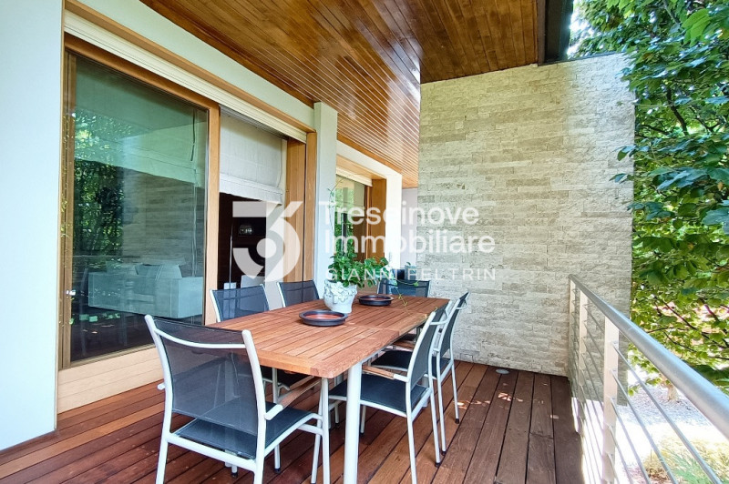 (Per INFO Feltrin ing. Gianni 3288349492) Proponiamo in vendita meravigliosa villa di design cont...