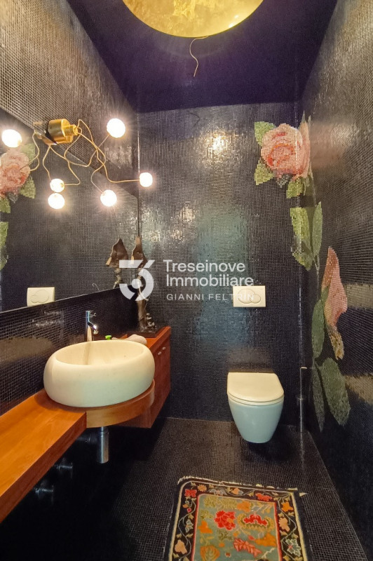 (Per INFO Feltrin ing. Gianni 3288349492) Proponiamo in vendita meravigliosa villa di design cont...