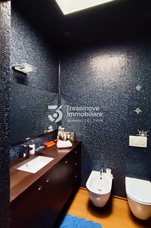 (Per INFO Feltrin ing. Gianni 3288349492) Proponiamo in vendita meravigliosa villa di design cont...