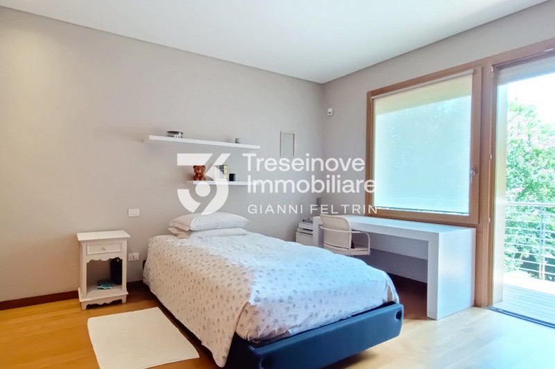 (Per INFO Feltrin ing. Gianni 3288349492) Proponiamo in vendita meravigliosa villa di design cont...