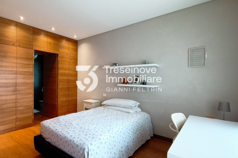 (Per INFO Feltrin ing. Gianni 3288349492) Proponiamo in vendita meravigliosa villa di design cont...