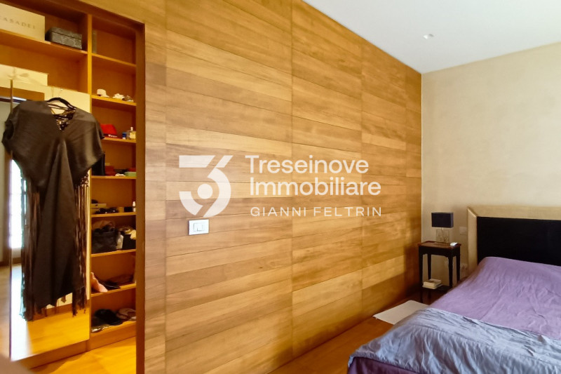 (Per INFO Feltrin ing. Gianni 3288349492) Proponiamo in vendita meravigliosa villa di design cont...