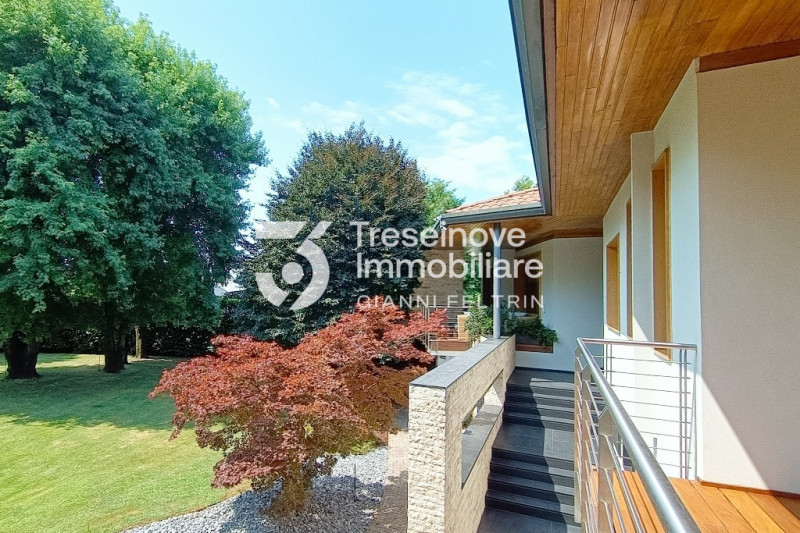 (Per INFO Feltrin ing. Gianni 3288349492) Proponiamo in vendita meravigliosa villa di design cont...