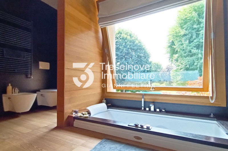 (Per INFO Feltrin ing. Gianni 3288349492) Proponiamo in vendita meravigliosa villa di design cont...